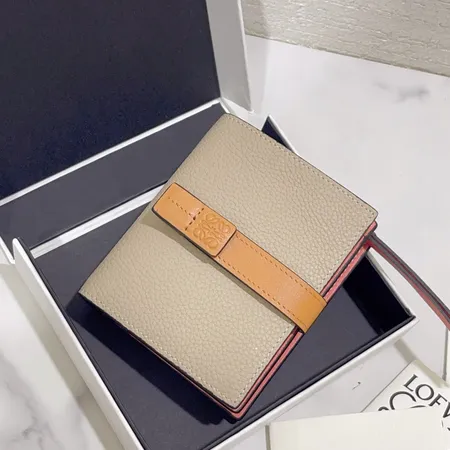 ロエベ 折り財布