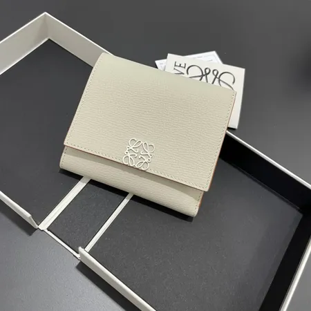 ロエベ 折り財布