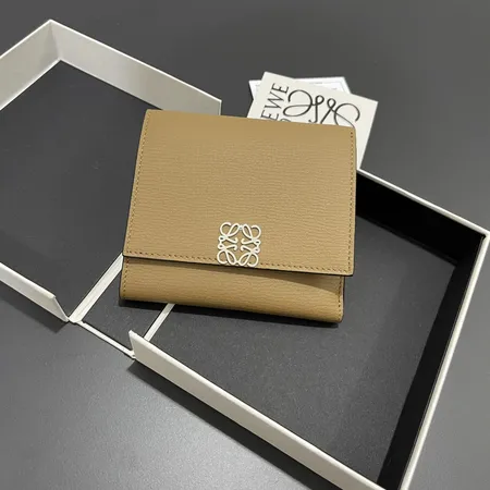 ロエベ 折り財布