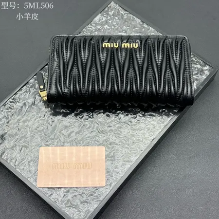 ミュウミュウ 長財布