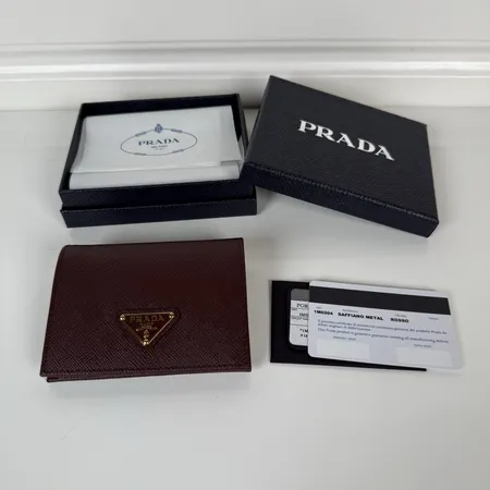 プラダ 折り財布