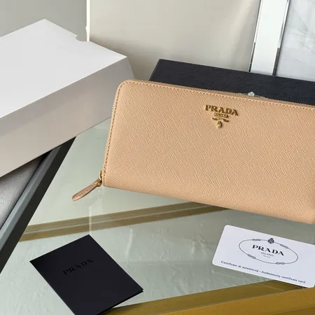 プラダ 長財布