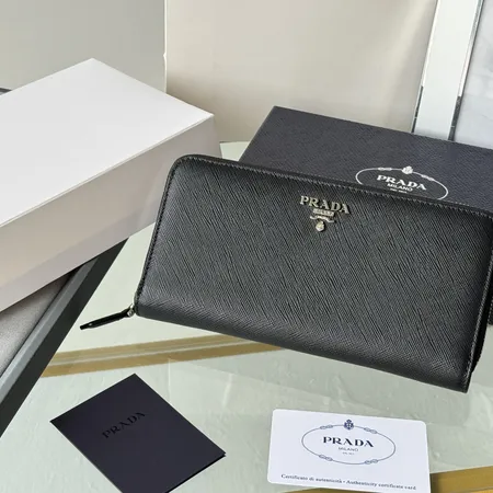 プラダ 長財布