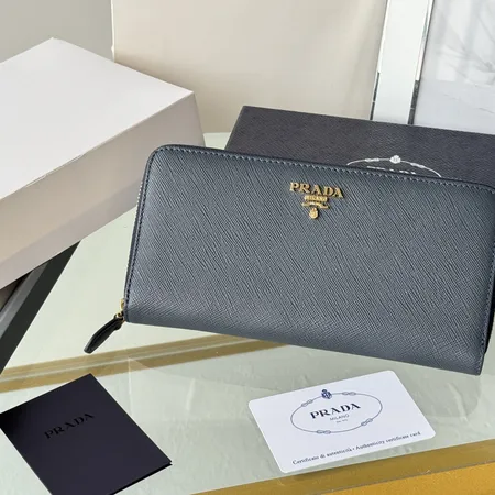 プラダ 長財布