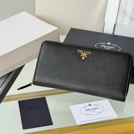 プラダ 長財布