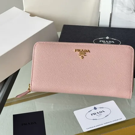 プラダ 長財布