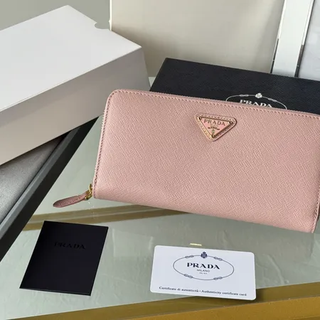 プラダ 長財布