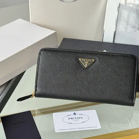 プラダ 長財布