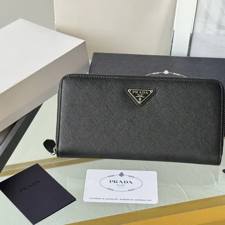 プラダ 長財布