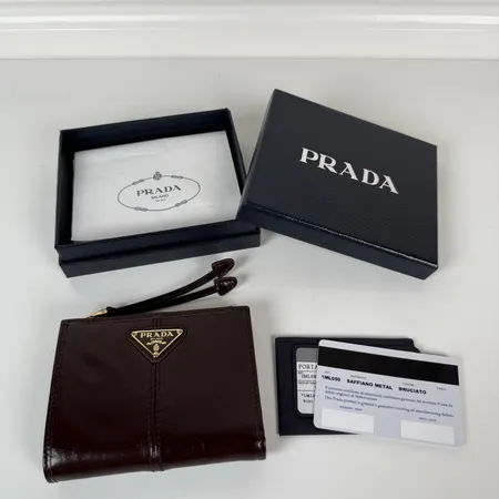 プラダ 折り財布