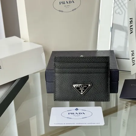 プラダ 長財布