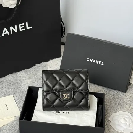 シャネル 折り財布