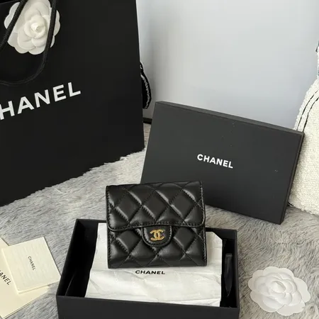 シャネル 折り財布