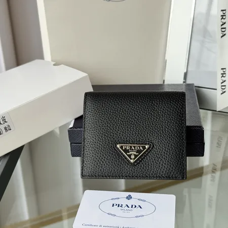 プラダ 折り財布