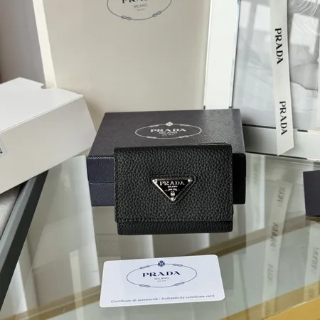 プラダ 長財布