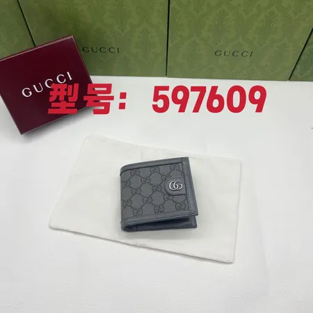 グッチ 折り財布