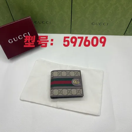 グッチ 折り財布