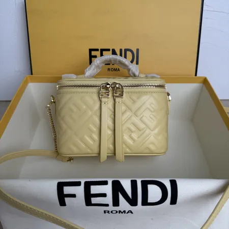 フェンディ キーケース