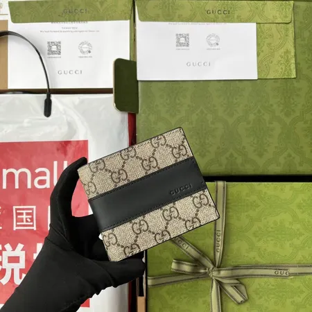 グッチ 折り財布
