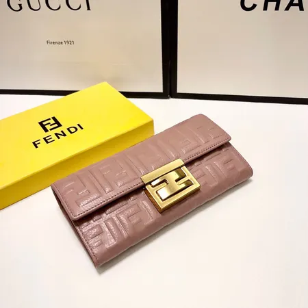フェンディ 長財布