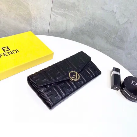 フェンディ 長財布