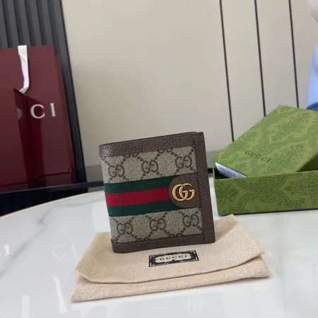 グッチ 折り財布