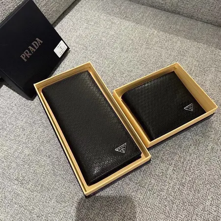 プラダ 折り財布