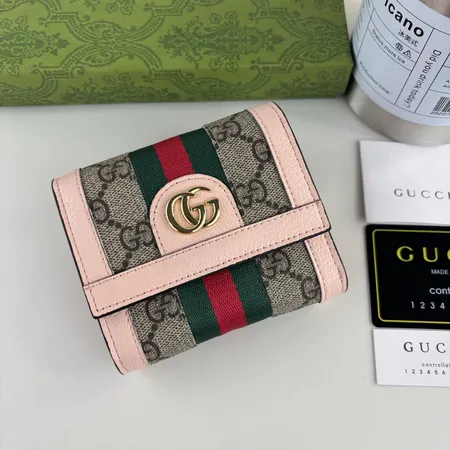 グッチ 折り財布