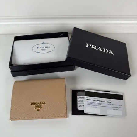 プラダ 折り財布