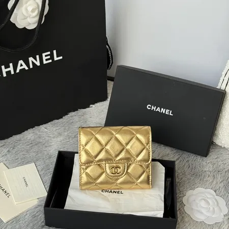 シャネル 折り財布