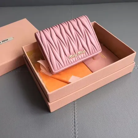 ミュウミュウ 折り財布