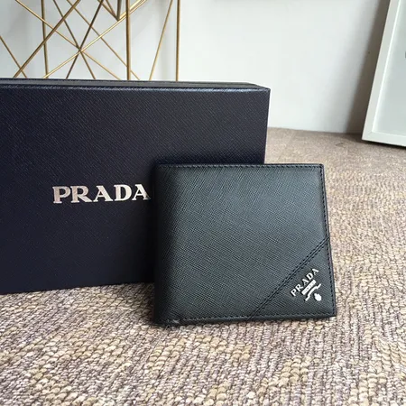 プラダ 折り財布