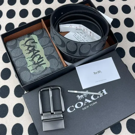 コーチ 折り財布