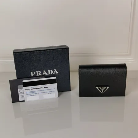 プラダ 折り財布