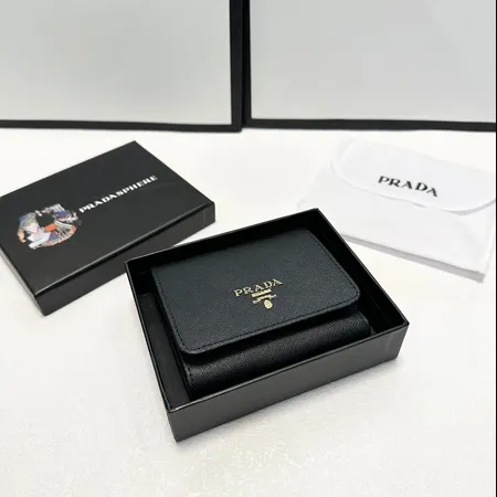 プラダ 折り財布
