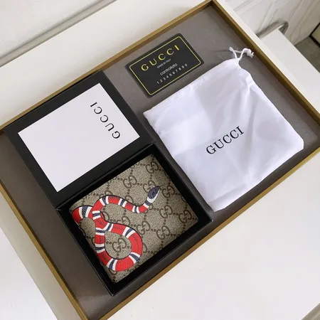 グッチ 折り財布