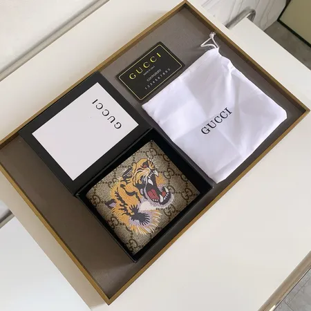 グッチ 折り財布