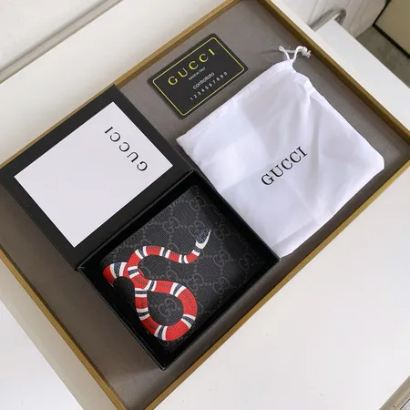 グッチ 折り財布