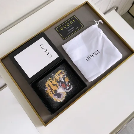 グッチ 折り財布