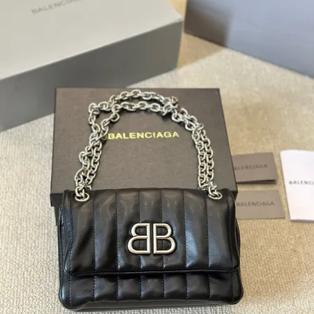 バレンシアガ キーケース