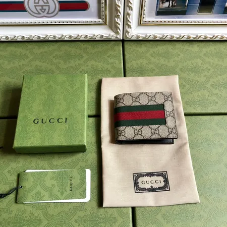 グッチ 折り財布