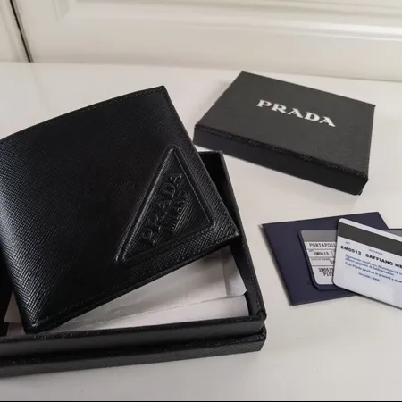 プラダ 折り財布
