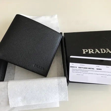 プラダ 折り財布