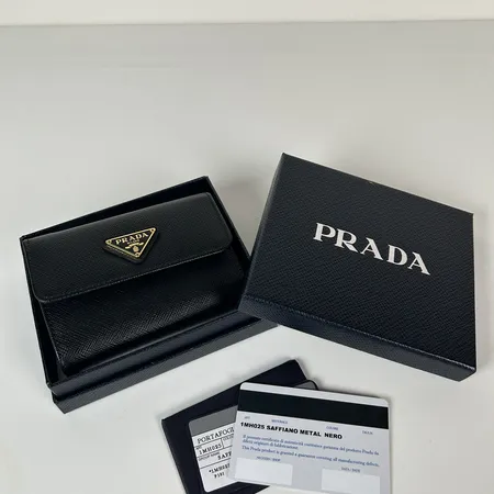 プラダ 折り財布