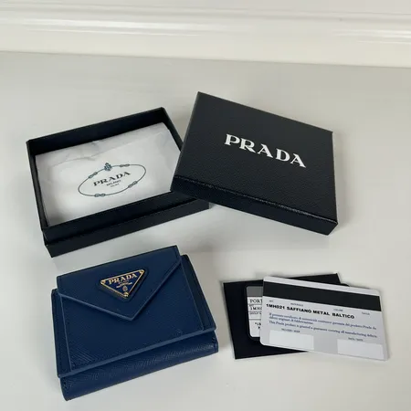 プラダ 長財布