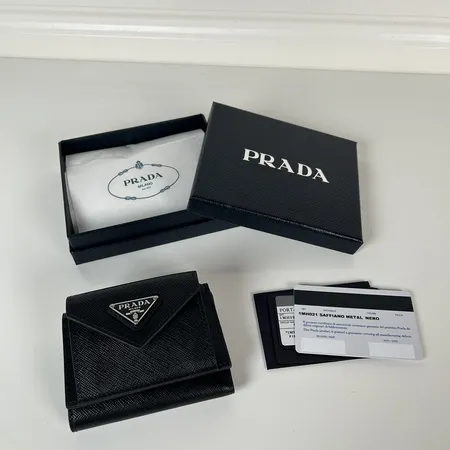 プラダ 長財布