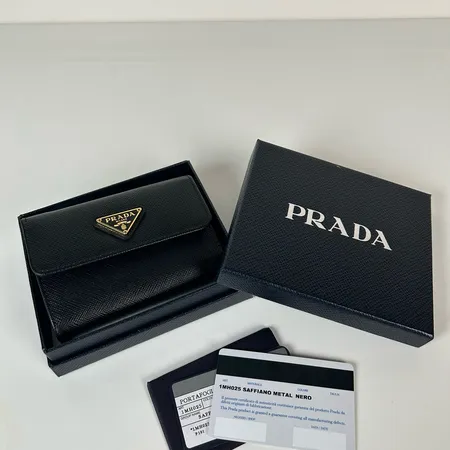 プラダ 折り財布