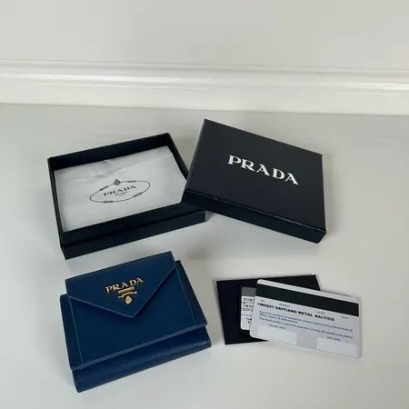 プラダ 長財布