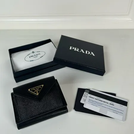 プラダ 長財布