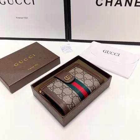 グッチ 折り財布